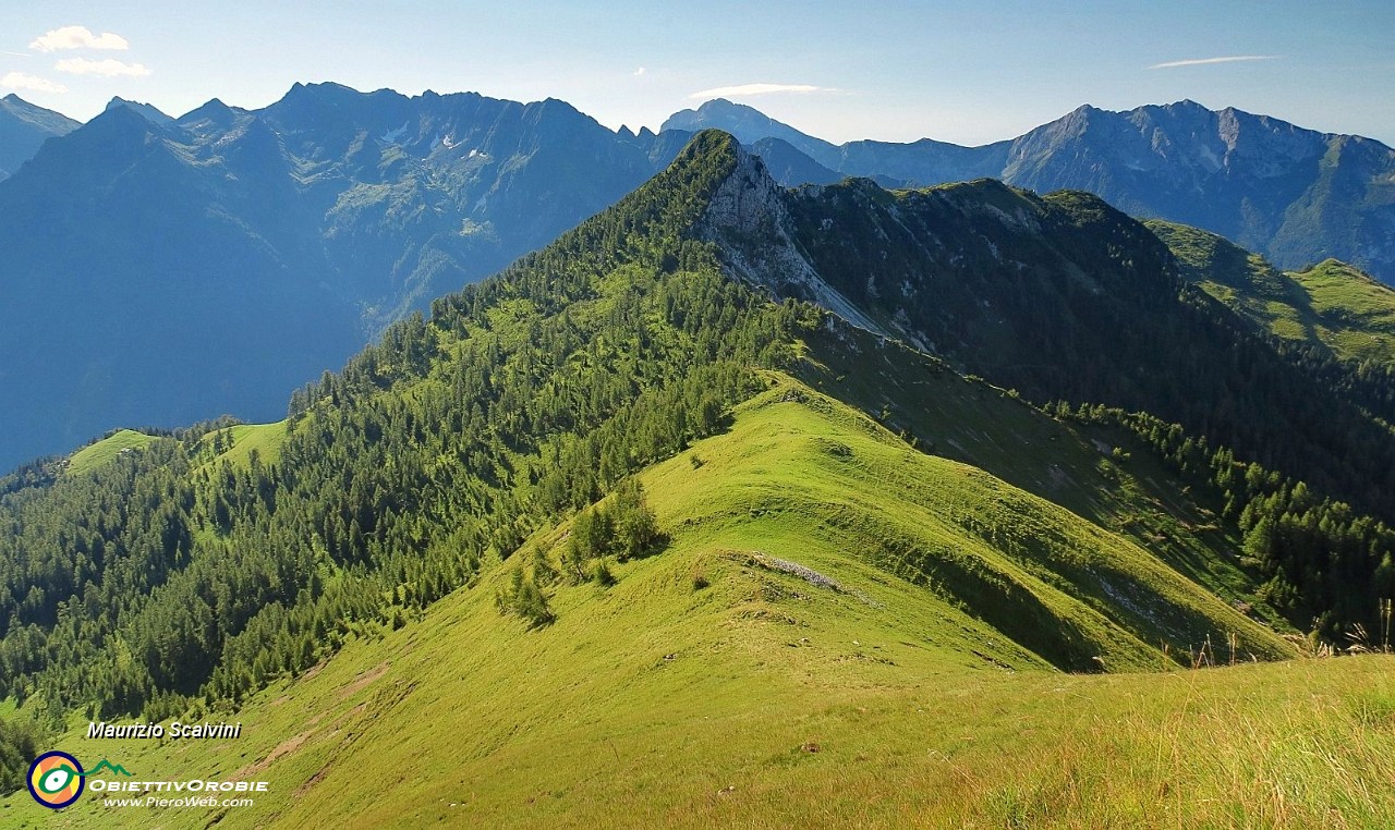 20 Passo di Monte Colle e Pizzo Badile....JPG